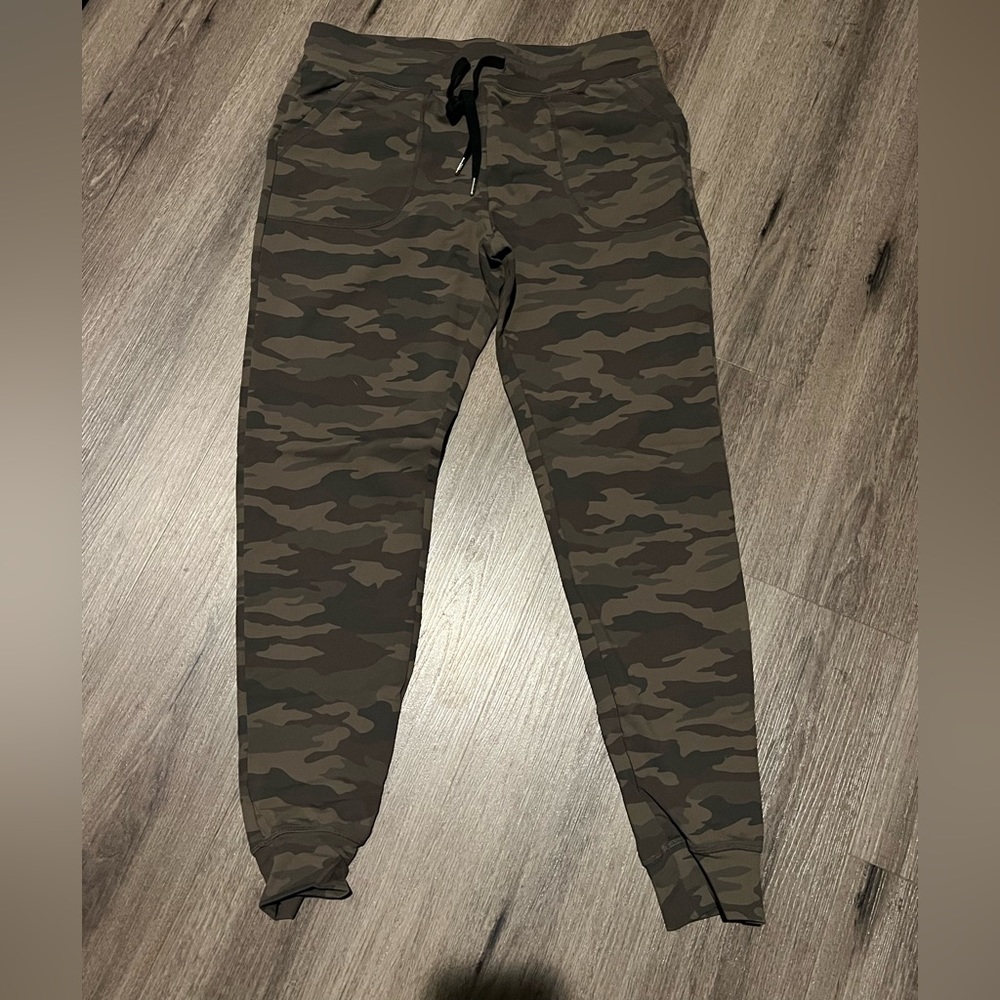 Zyia Green Camo Unwind Joggers L